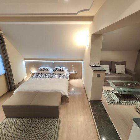 ラストヴァチャ ハウス ビバ ＆ レオナ Bed & Breakfast エクステリア 写真
