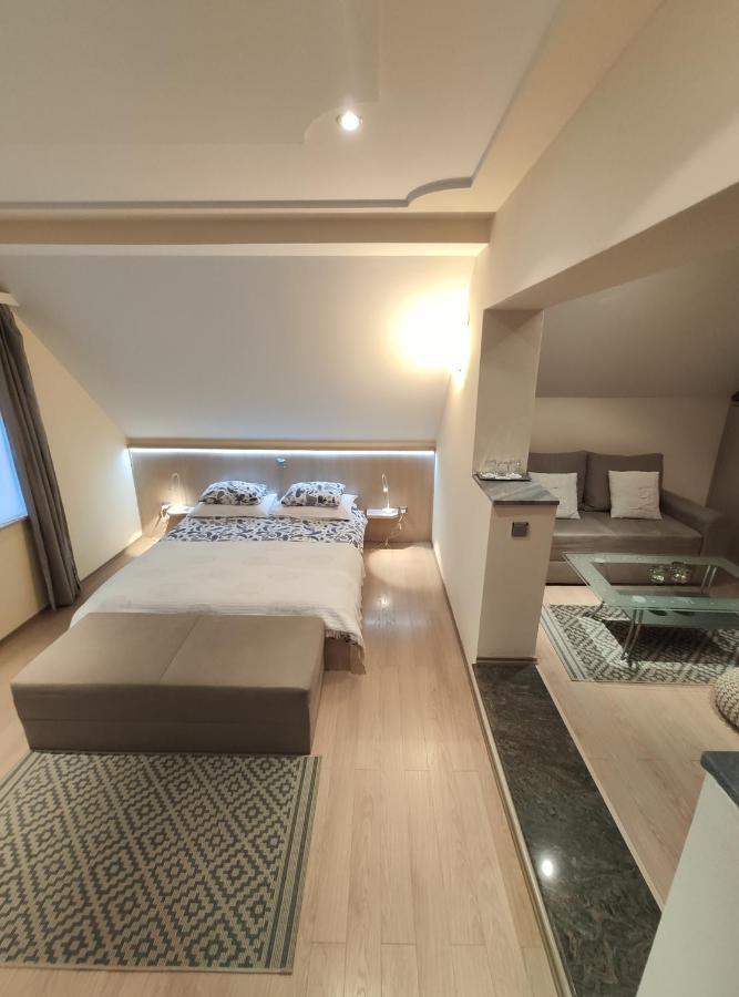 ラストヴァチャ ハウス ビバ ＆ レオナ Bed & Breakfast エクステリア 写真