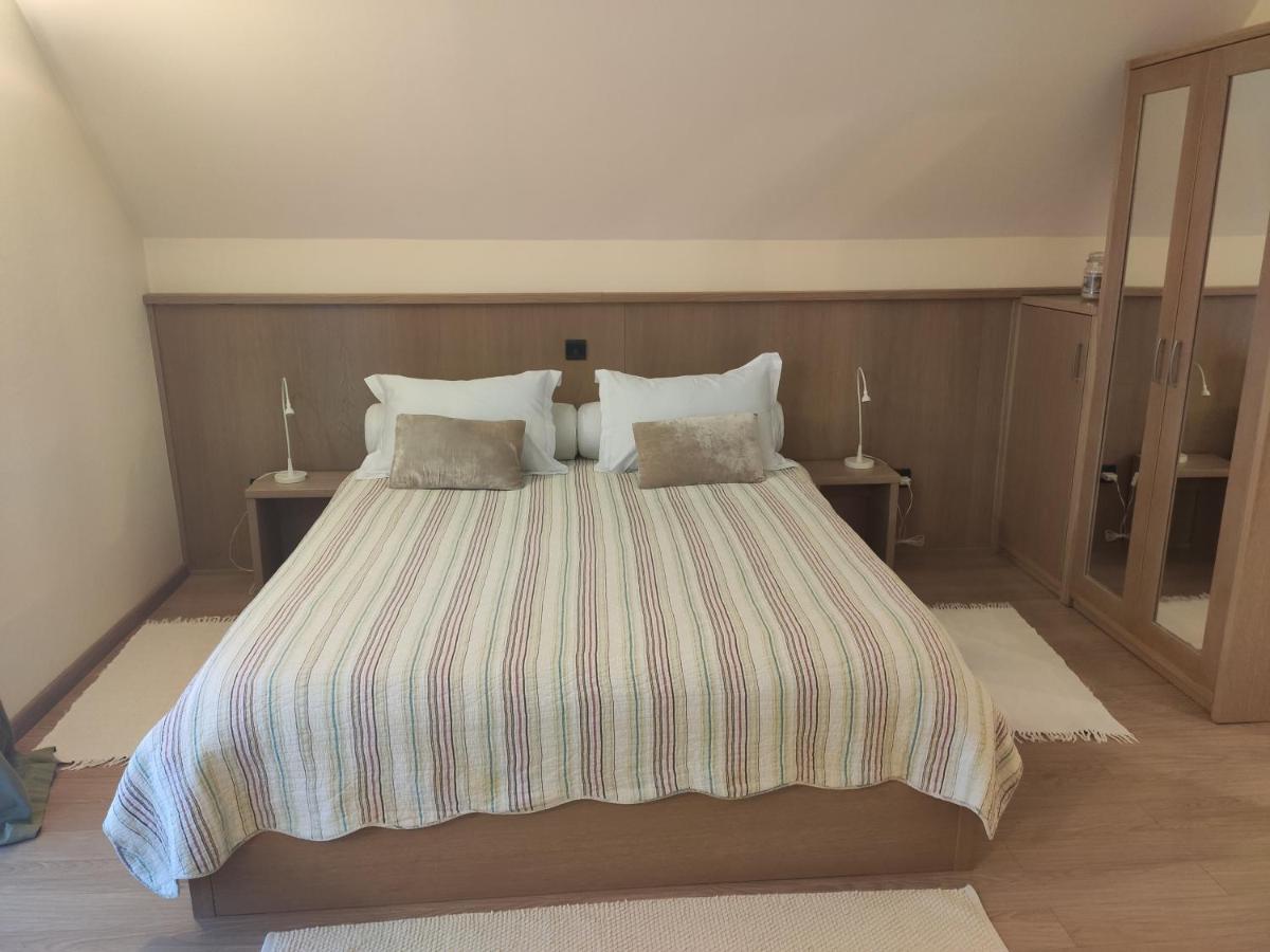 ラストヴァチャ ハウス ビバ ＆ レオナ Bed & Breakfast エクステリア 写真