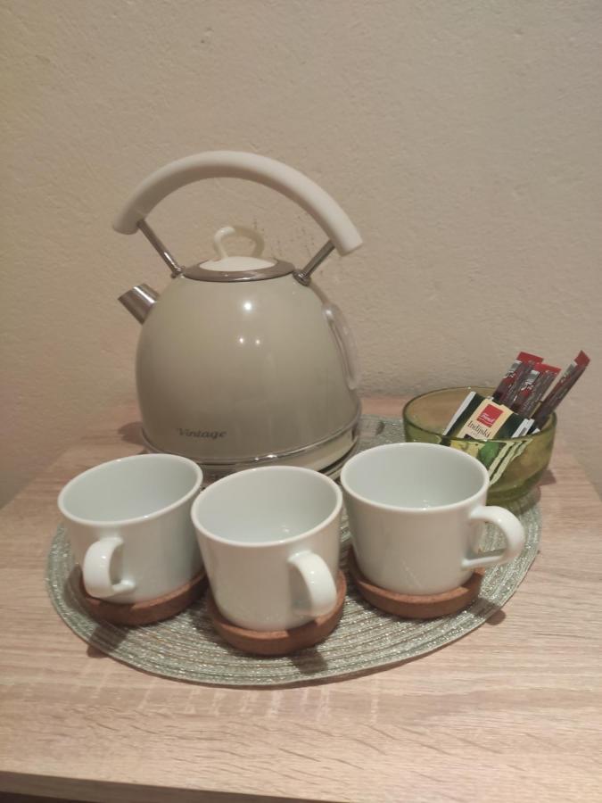 ラストヴァチャ ハウス ビバ ＆ レオナ Bed & Breakfast エクステリア 写真