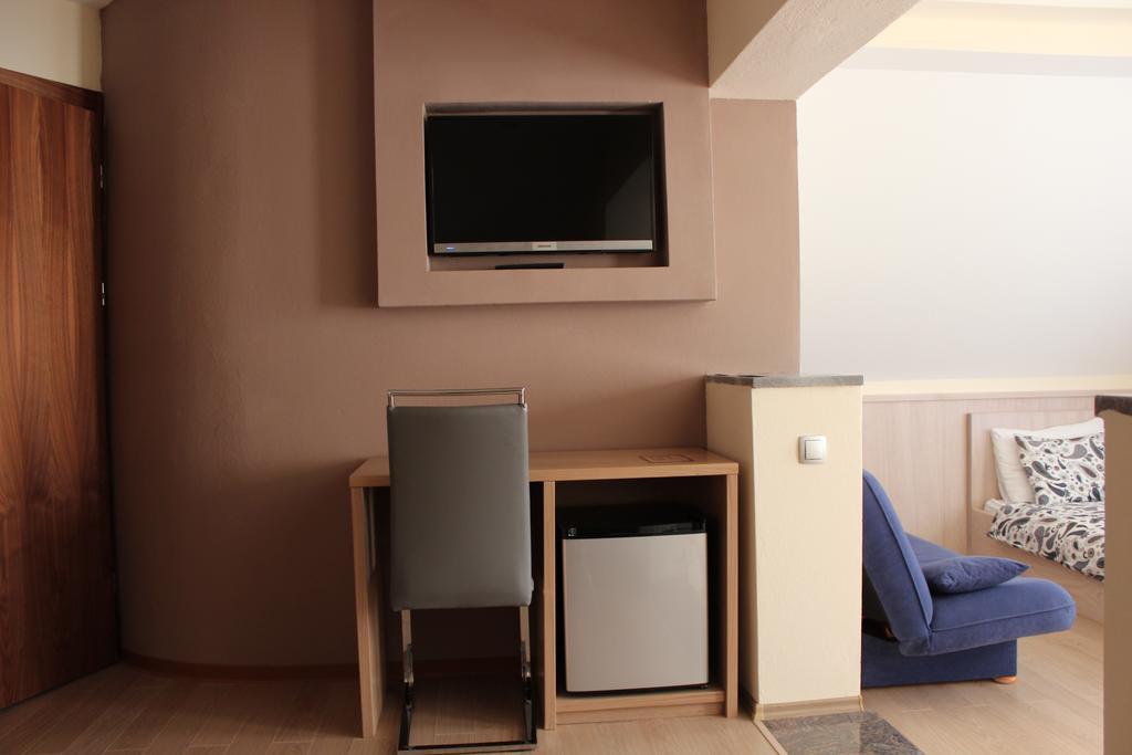 ラストヴァチャ ハウス ビバ ＆ レオナ Bed & Breakfast エクステリア 写真